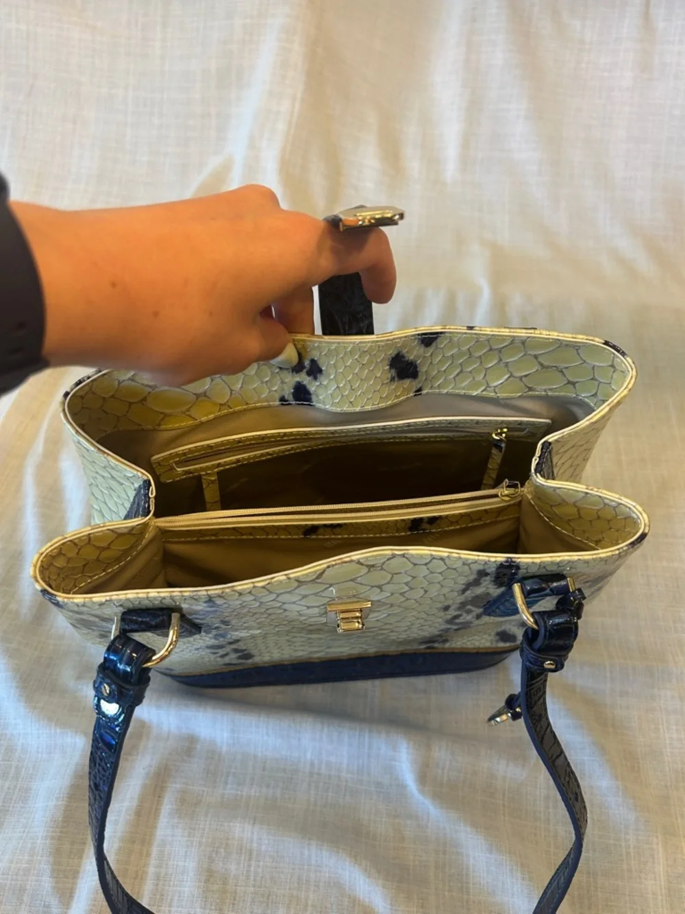 Brahmin Fiora Bucket Bag in Shell White Freshwater with matching wallet - Picture 3 of 8